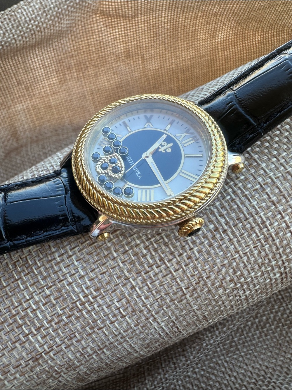 Judith Ripka Floating Crystal Heart Shaker Watch Gold Tone Leather Strap - Picture 5 of 16